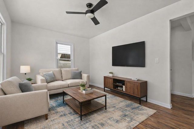 136 W CECIL STREET, Neenah, WI 54956