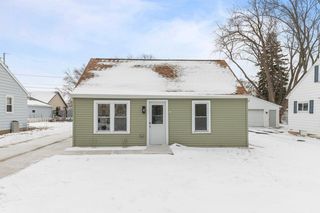 136 W CECIL STREET, Neenah, WI 54956