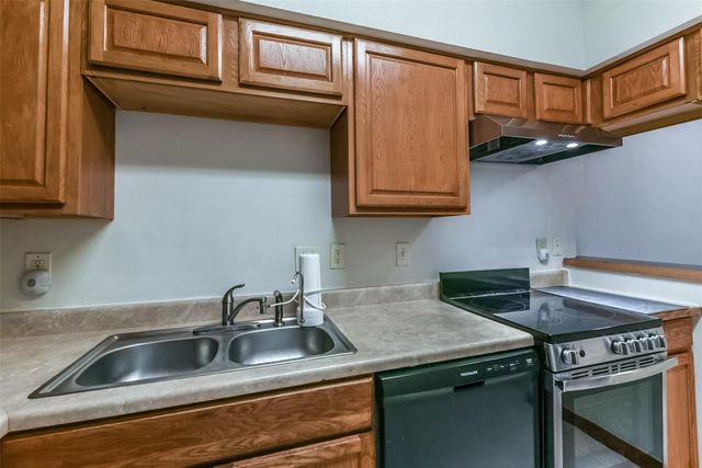 2100 Tanglewilde Street 637, Houston, TX 77063