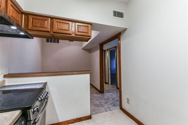 2100 Tanglewilde Street 637, Houston, TX 77063