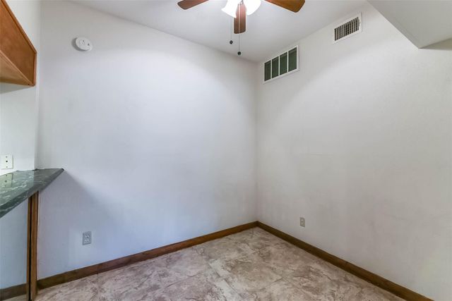 2100 Tanglewilde Street 637, Houston, TX 77063