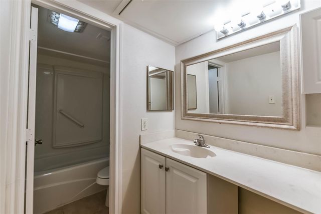 2100 Tanglewilde Street 637, Houston, TX 77063