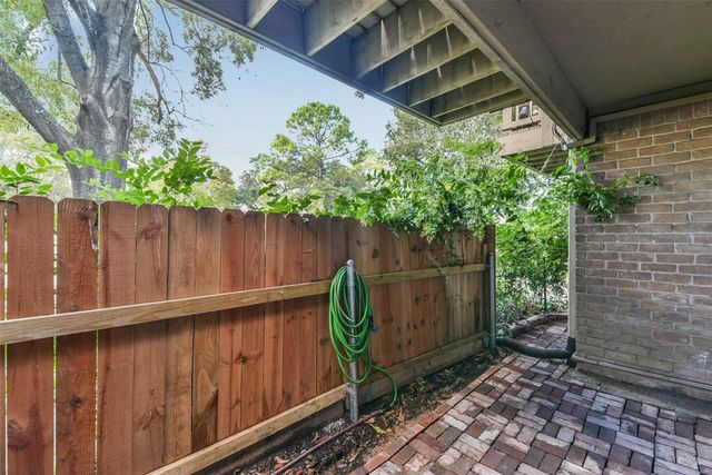 2100 Tanglewilde Street 637, Houston, TX 77063