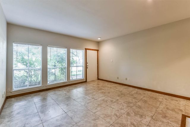 2100 Tanglewilde Street 637, Houston, TX 77063