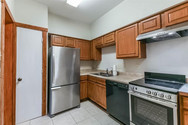 2100 Tanglewilde Street 637, Houston, TX 77063