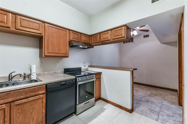 2100 Tanglewilde Street 637, Houston, TX 77063