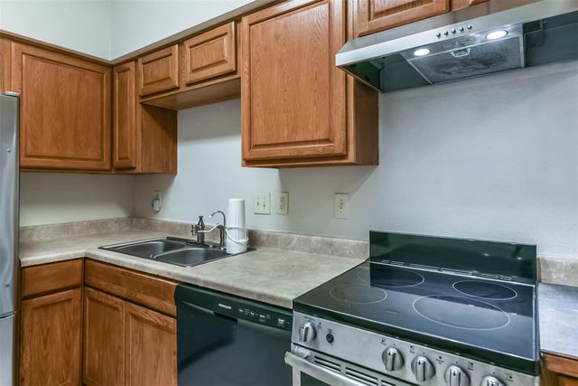 2100 Tanglewilde Street 637, Houston, TX 77063