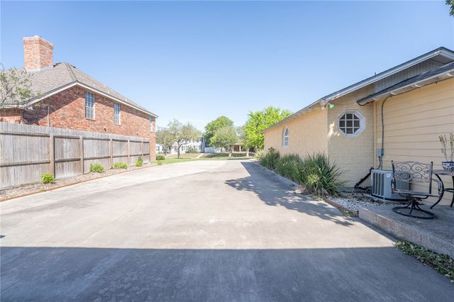 245 Oleander Ave, Corpus Christi, TX 78404