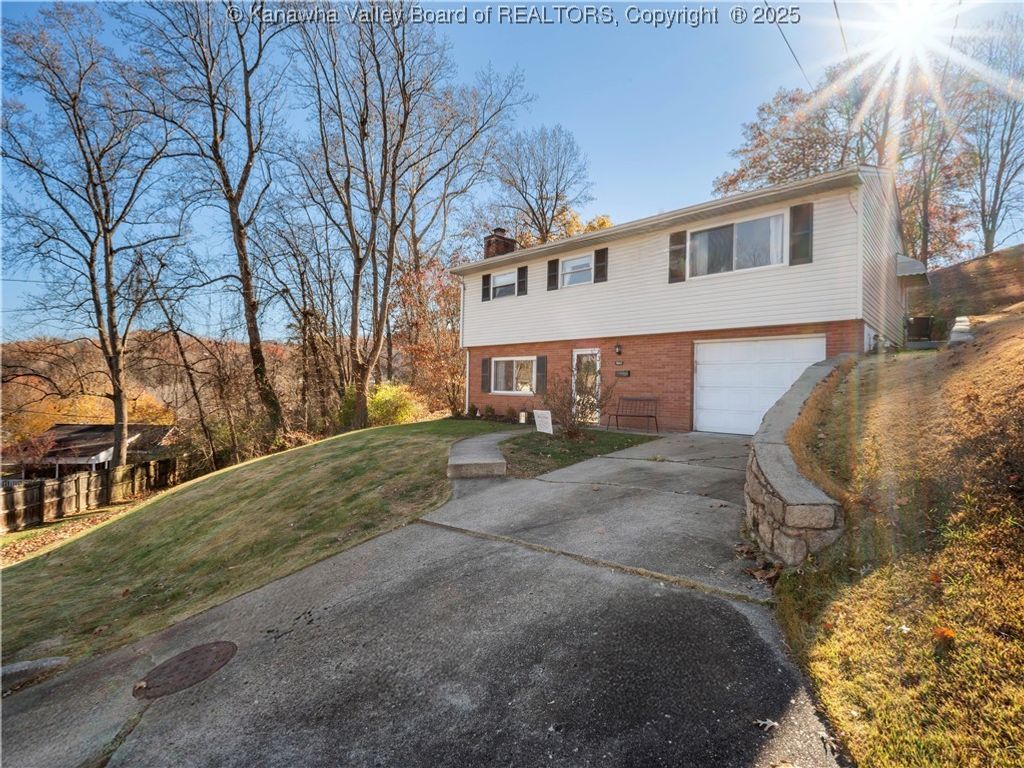 902 Mound Avenue, South Charleston, WV 25309