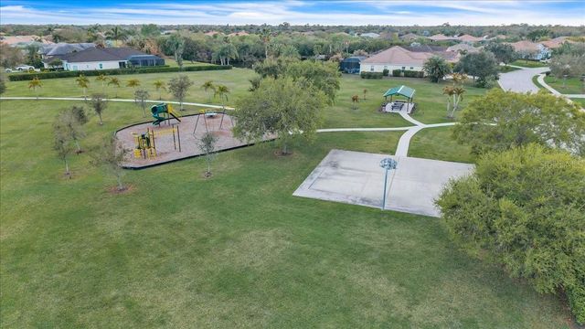 709 COUNTRY MEADOWS WAY, Bradenton, FL 34212