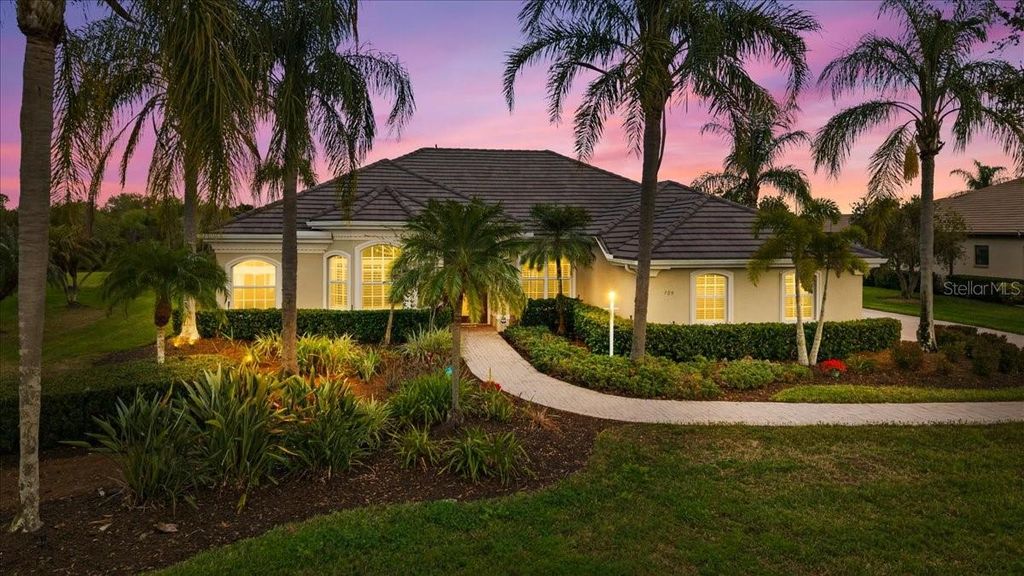 Image 2 of property listing at 709 COUNTRY MEADOWS WAY, Bradenton, FL 34212