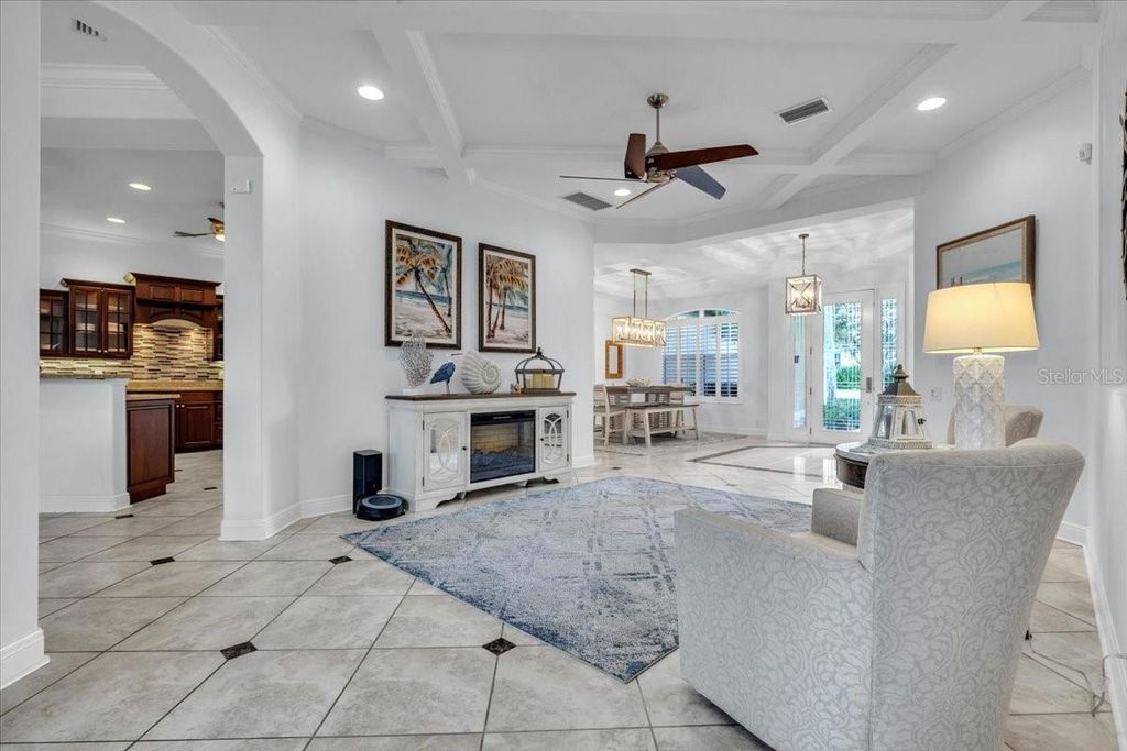 Image 12 of property listing at 709 COUNTRY MEADOWS WAY, Bradenton, FL 34212