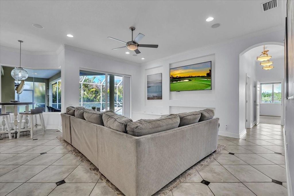 Image 14 of property listing at 709 COUNTRY MEADOWS WAY, Bradenton, FL 34212