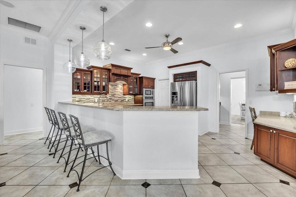 Image 19 of property listing at 709 COUNTRY MEADOWS WAY, Bradenton, FL 34212