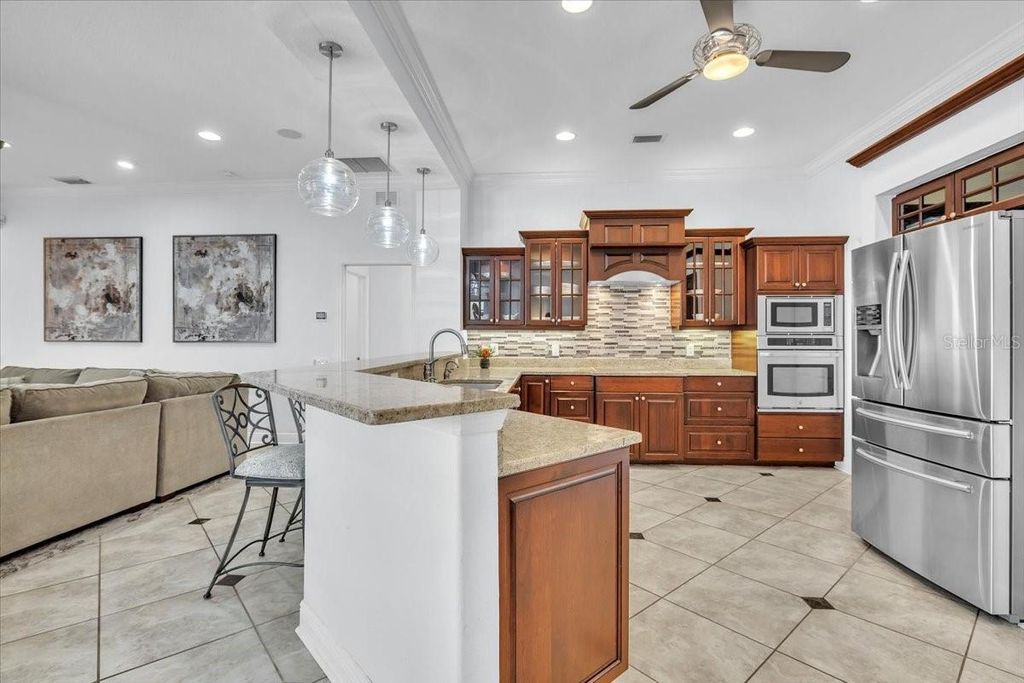 Image 20 of property listing at 709 COUNTRY MEADOWS WAY, Bradenton, FL 34212