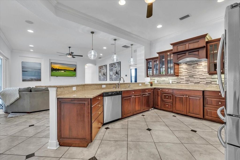 Image 21 of property listing at 709 COUNTRY MEADOWS WAY, Bradenton, FL 34212