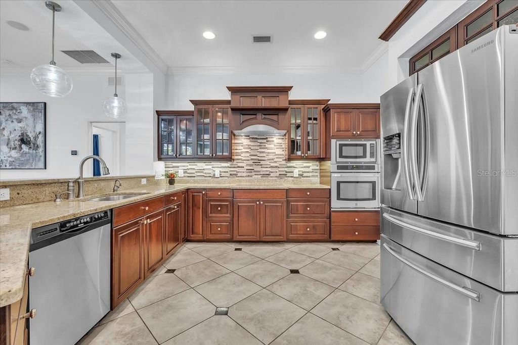 Image 23 of property listing at 709 COUNTRY MEADOWS WAY, Bradenton, FL 34212