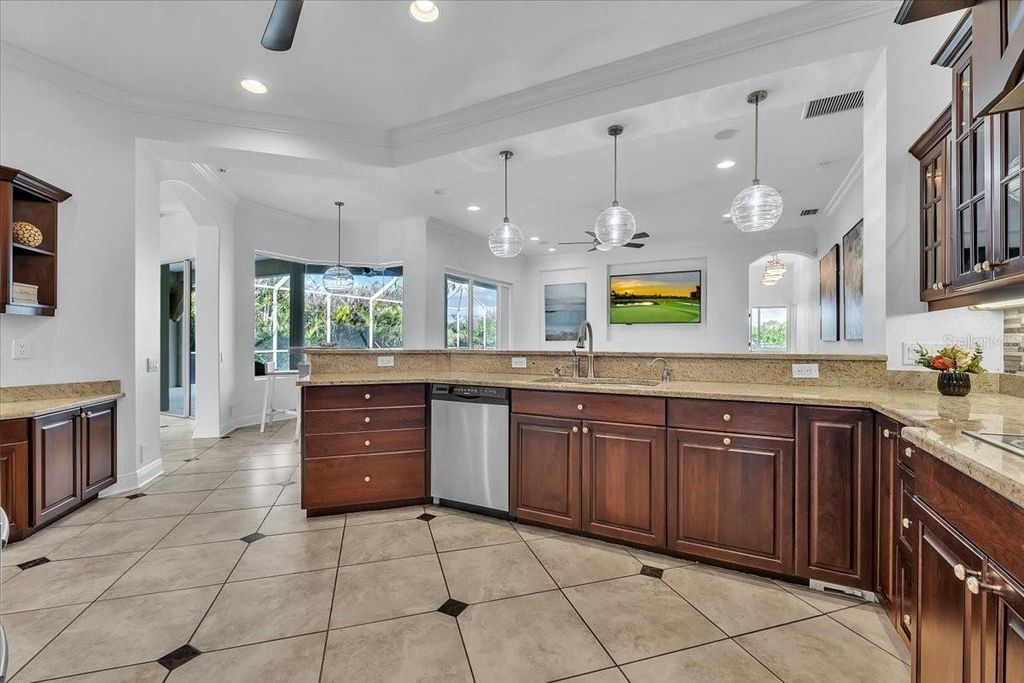 Image 24 of property listing at 709 COUNTRY MEADOWS WAY, Bradenton, FL 34212