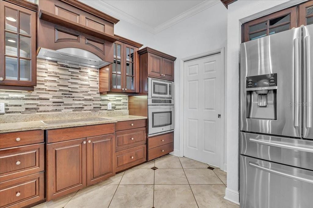 Image 25 of property listing at 709 COUNTRY MEADOWS WAY, Bradenton, FL 34212