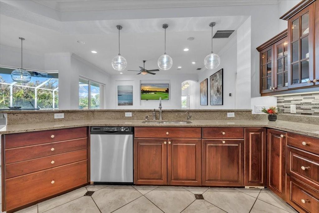 Image 28 of property listing at 709 COUNTRY MEADOWS WAY, Bradenton, FL 34212