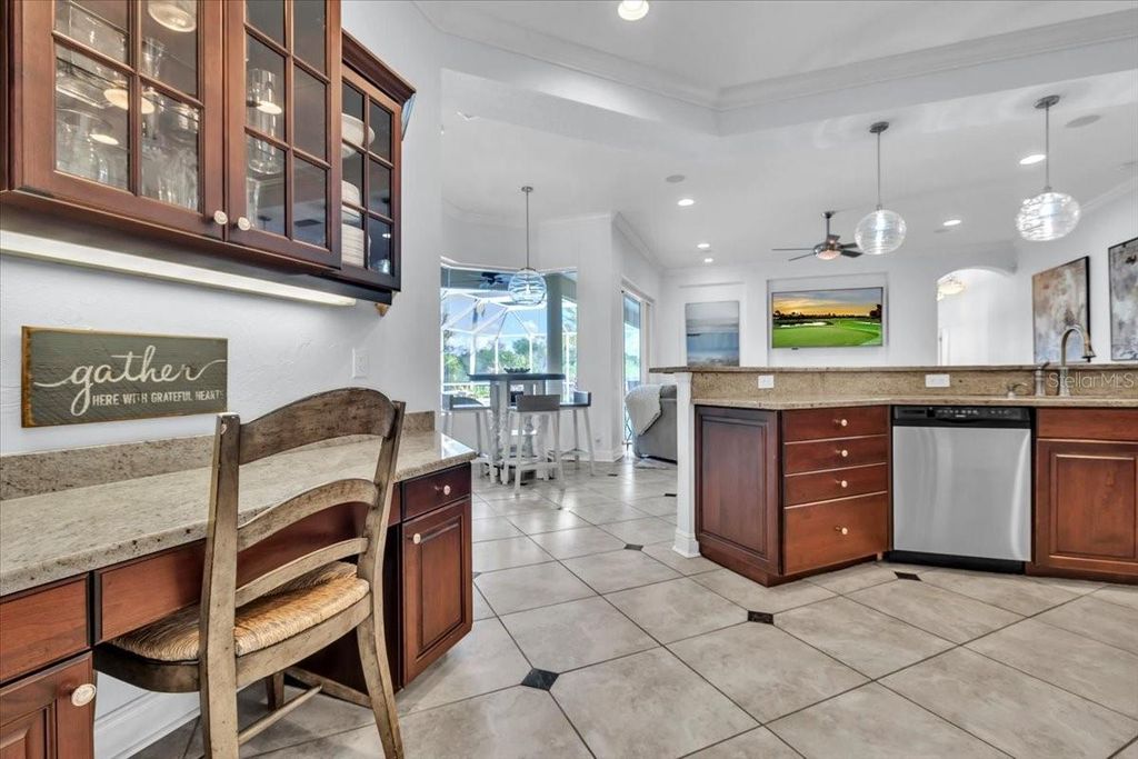 Image 31 of property listing at 709 COUNTRY MEADOWS WAY, Bradenton, FL 34212