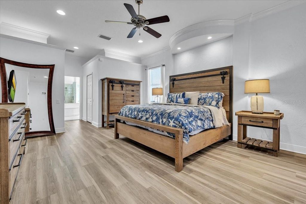 Image 40 of property listing at 709 COUNTRY MEADOWS WAY, Bradenton, FL 34212