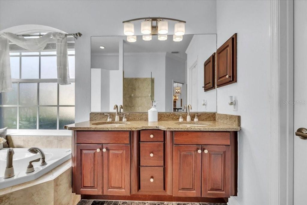 Image 43 of property listing at 709 COUNTRY MEADOWS WAY, Bradenton, FL 34212