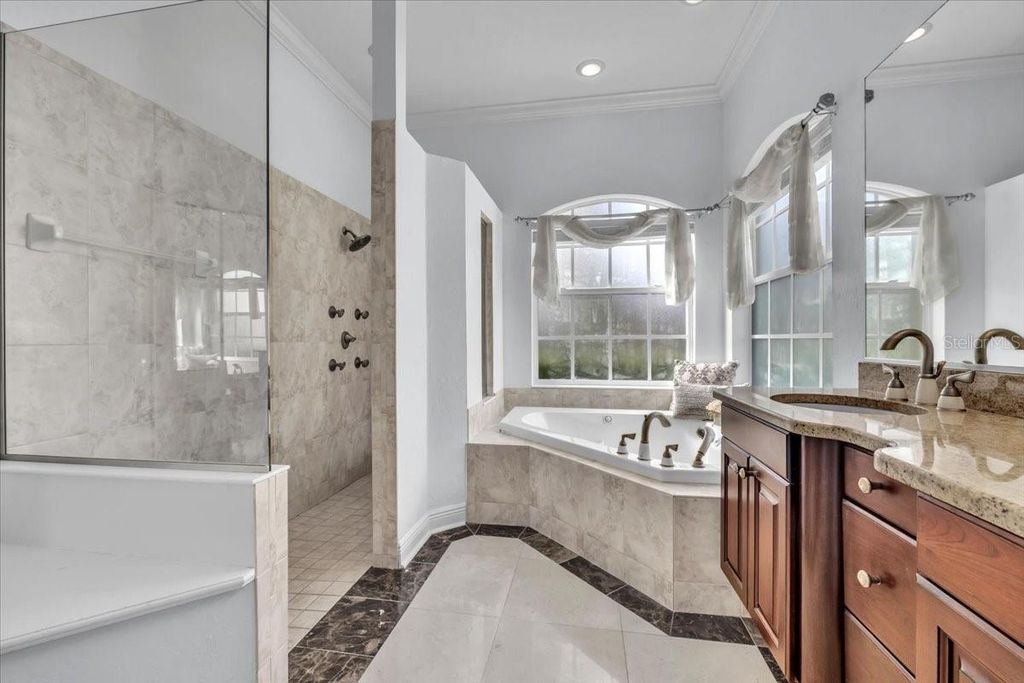 Image 45 of property listing at 709 COUNTRY MEADOWS WAY, Bradenton, FL 34212