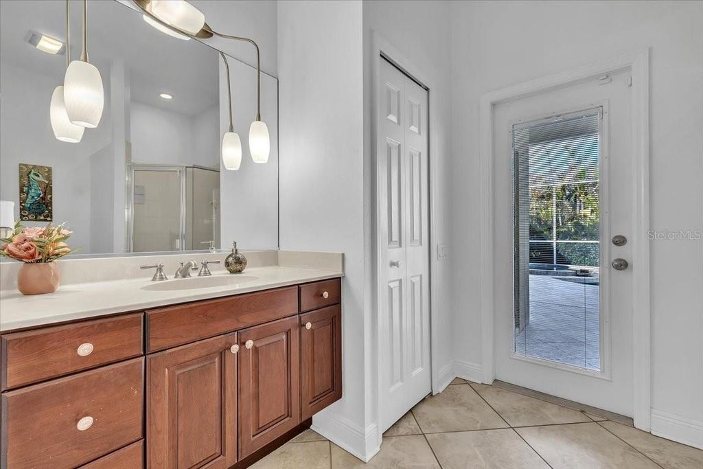 Image 56 of property listing at 709 COUNTRY MEADOWS WAY, Bradenton, FL 34212
