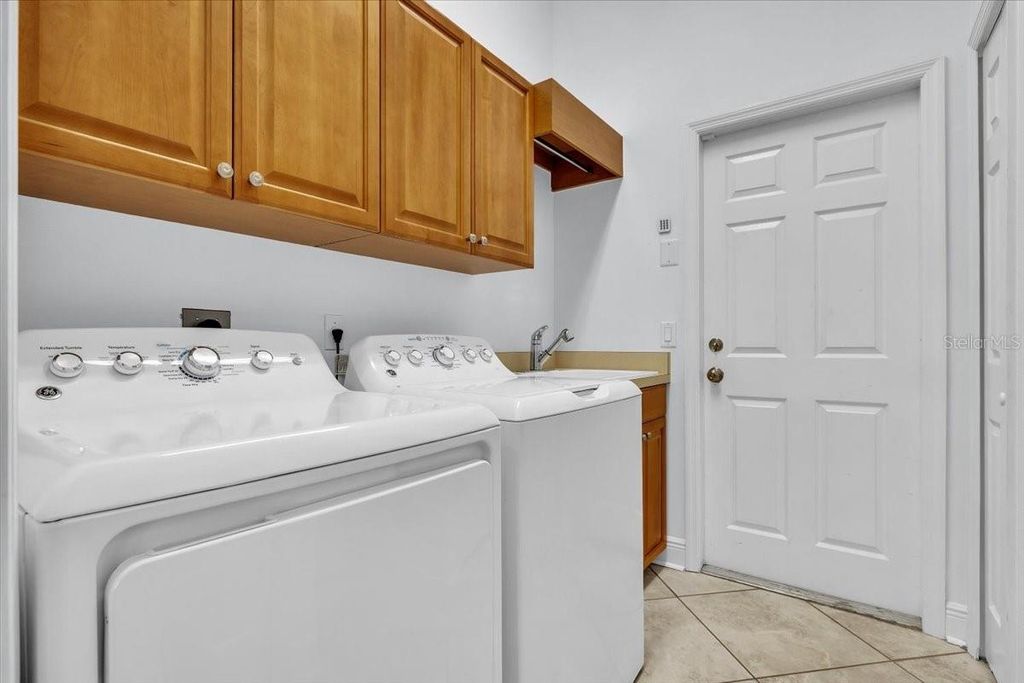 Image 62 of property listing at 709 COUNTRY MEADOWS WAY, Bradenton, FL 34212