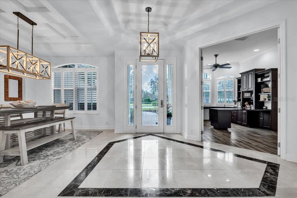 Image 8 of property listing at 709 COUNTRY MEADOWS WAY, Bradenton, FL 34212