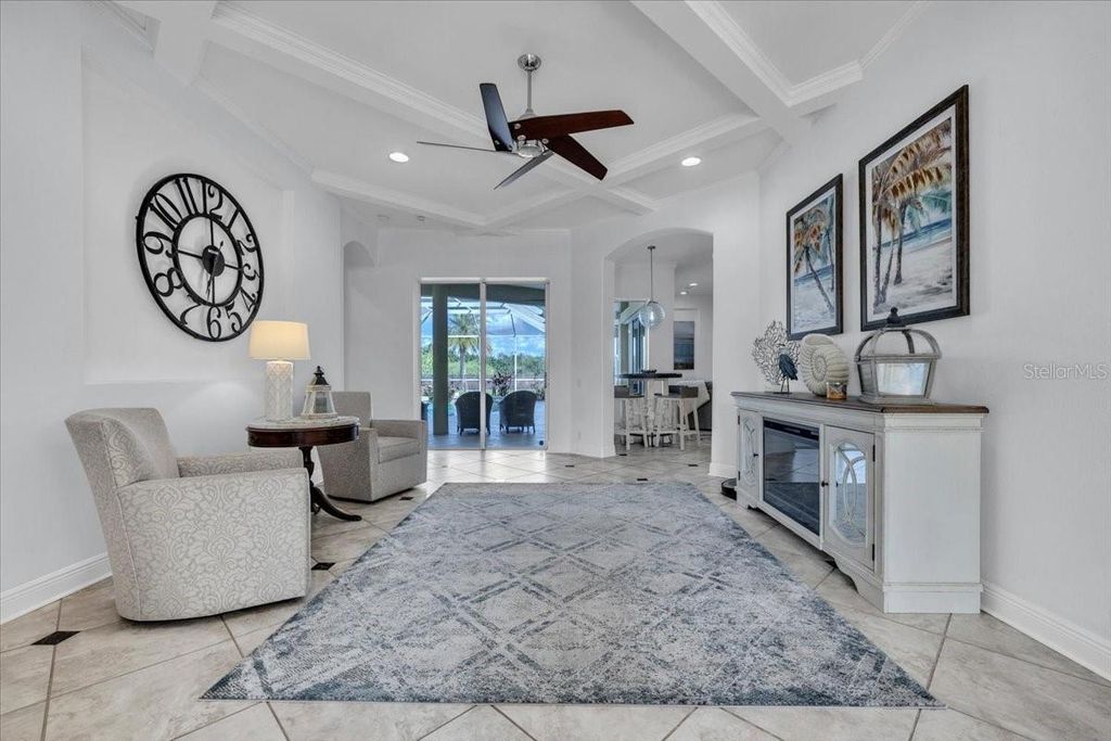 Image 9 of property listing at 709 COUNTRY MEADOWS WAY, Bradenton, FL 34212
