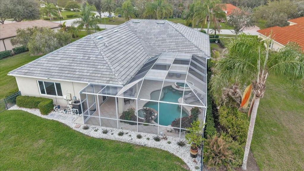 Image 83 of property listing at 709 COUNTRY MEADOWS WAY, Bradenton, FL 34212