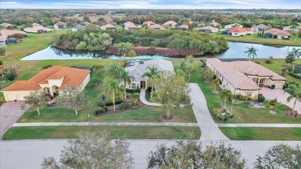 Image 86 of property listing at 709 COUNTRY MEADOWS WAY, Bradenton, FL 34212