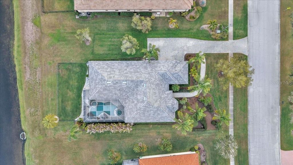 Image 89 of property listing at 709 COUNTRY MEADOWS WAY, Bradenton, FL 34212