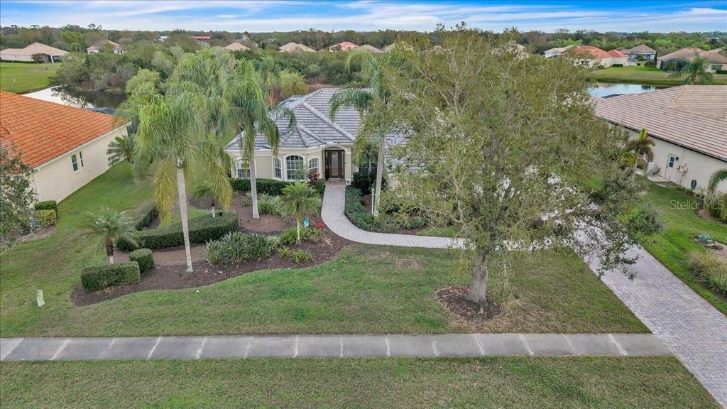 Image 90 of property listing at 709 COUNTRY MEADOWS WAY, Bradenton, FL 34212