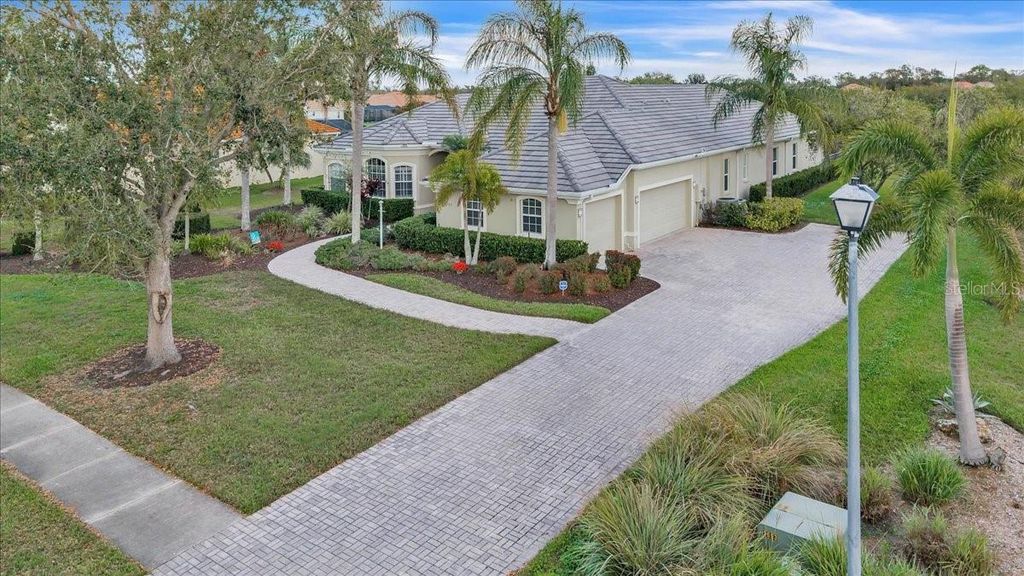 Image 91 of property listing at 709 COUNTRY MEADOWS WAY, Bradenton, FL 34212