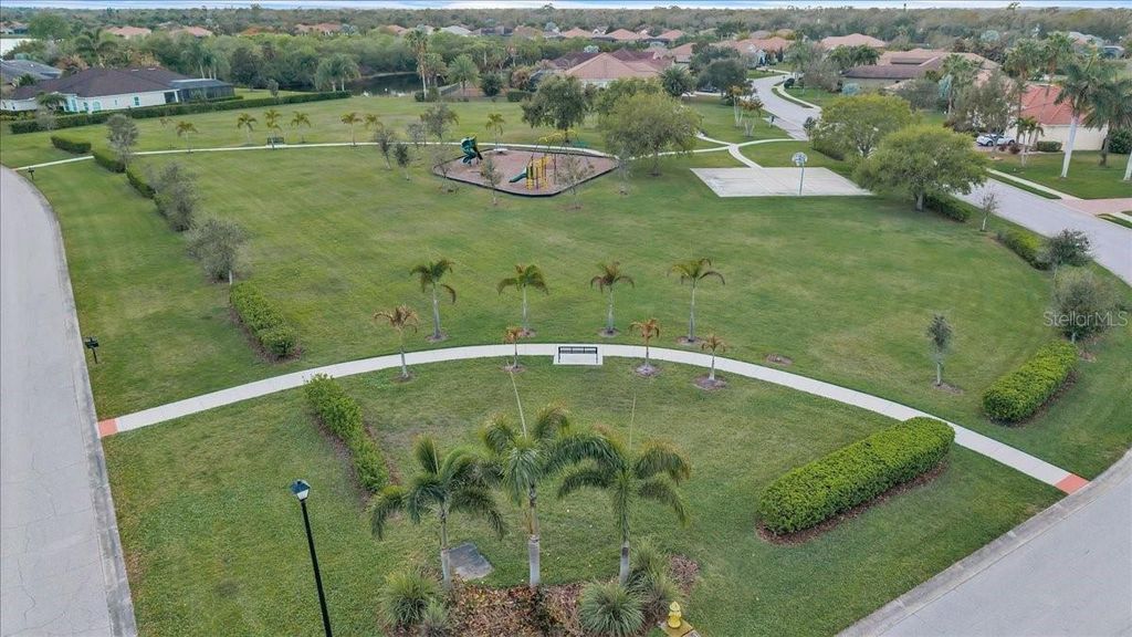Image 94 of property listing at 709 COUNTRY MEADOWS WAY, Bradenton, FL 34212