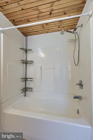 100 SEYLER RD, Fleetwood, PA 19522