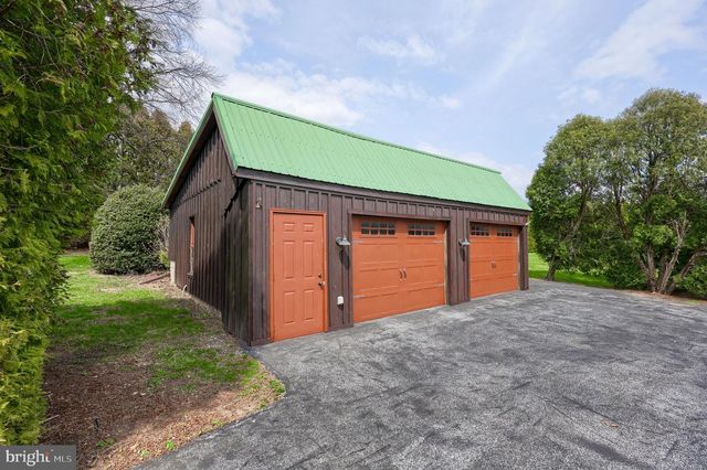 100 SEYLER RD, Fleetwood, PA 19522