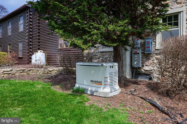 100 SEYLER RD, Fleetwood, PA 19522