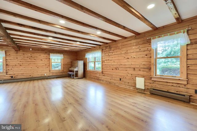 100 SEYLER RD, Fleetwood, PA 19522