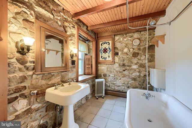 100 SEYLER RD, Fleetwood, PA 19522