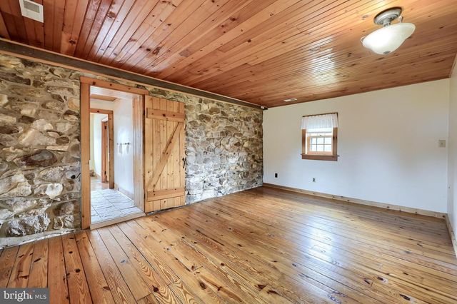 100 SEYLER RD, Fleetwood, PA 19522