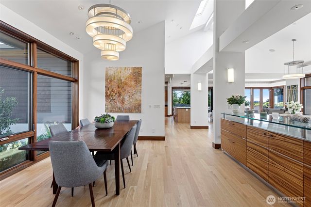 8631 NE 19th Place, Clyde Hill, WA 98004