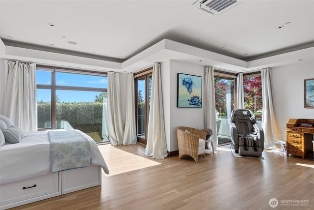 8631 NE 19th Place, Clyde Hill, WA 98004