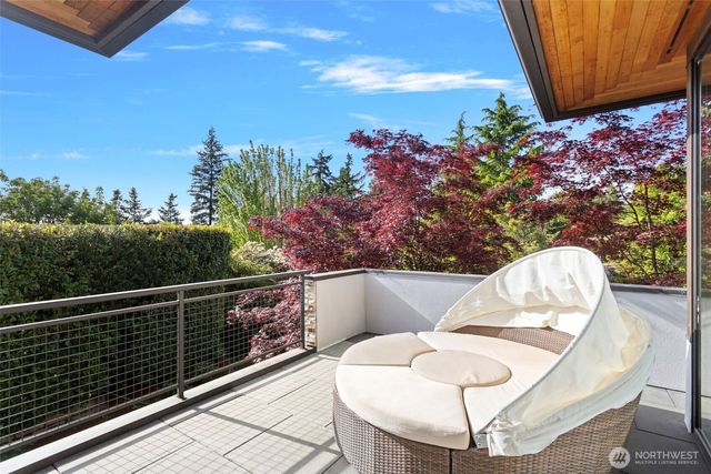 8631 NE 19th Place, Clyde Hill, WA 98004