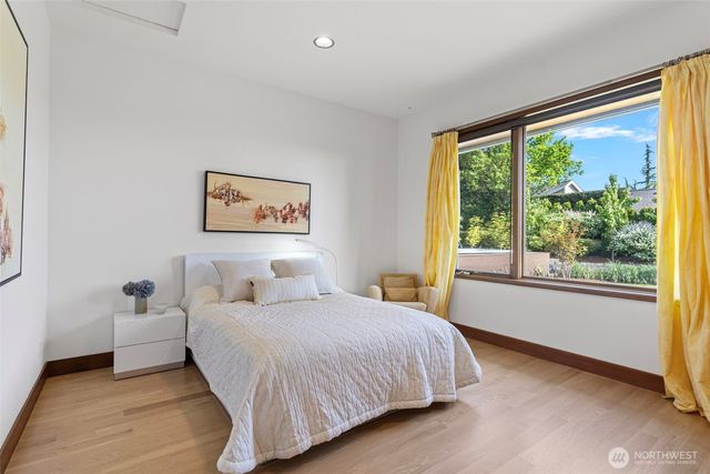 8631 NE 19th Place, Clyde Hill, WA 98004