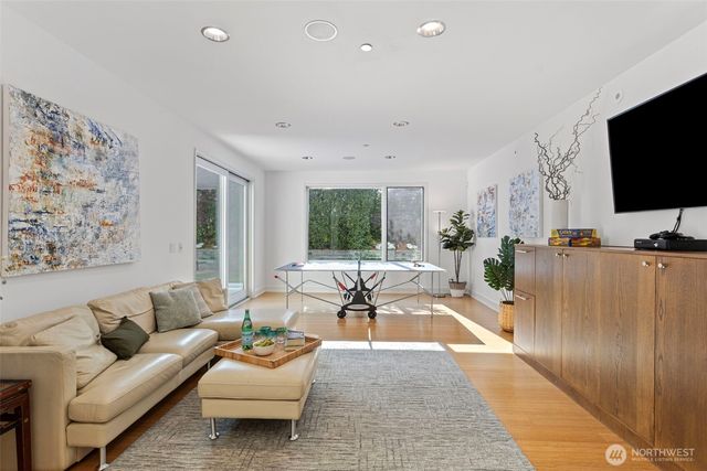 8631 NE 19th Place, Clyde Hill, WA 98004