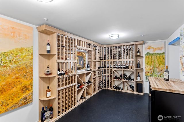 8631 NE 19th Place, Clyde Hill, WA 98004